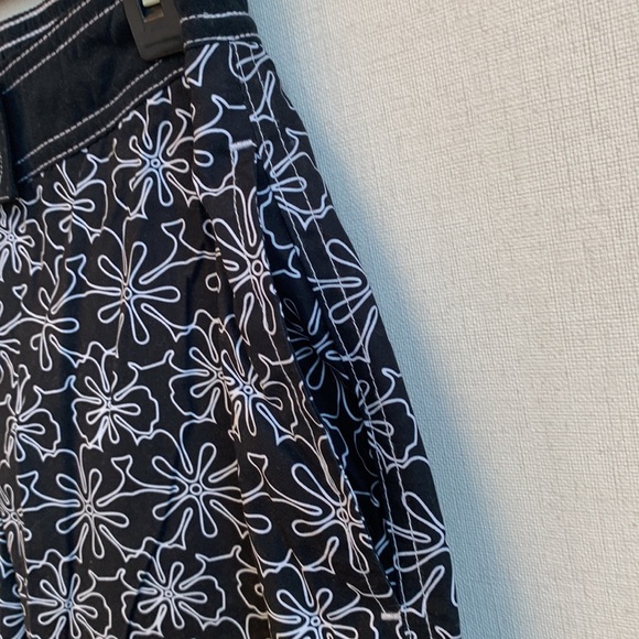 Nike Waterproof Active Capris • Sz S (4-6) - Picture 3 of 13